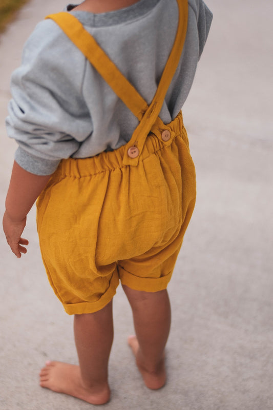 Mušelínové kraťasy s laclem