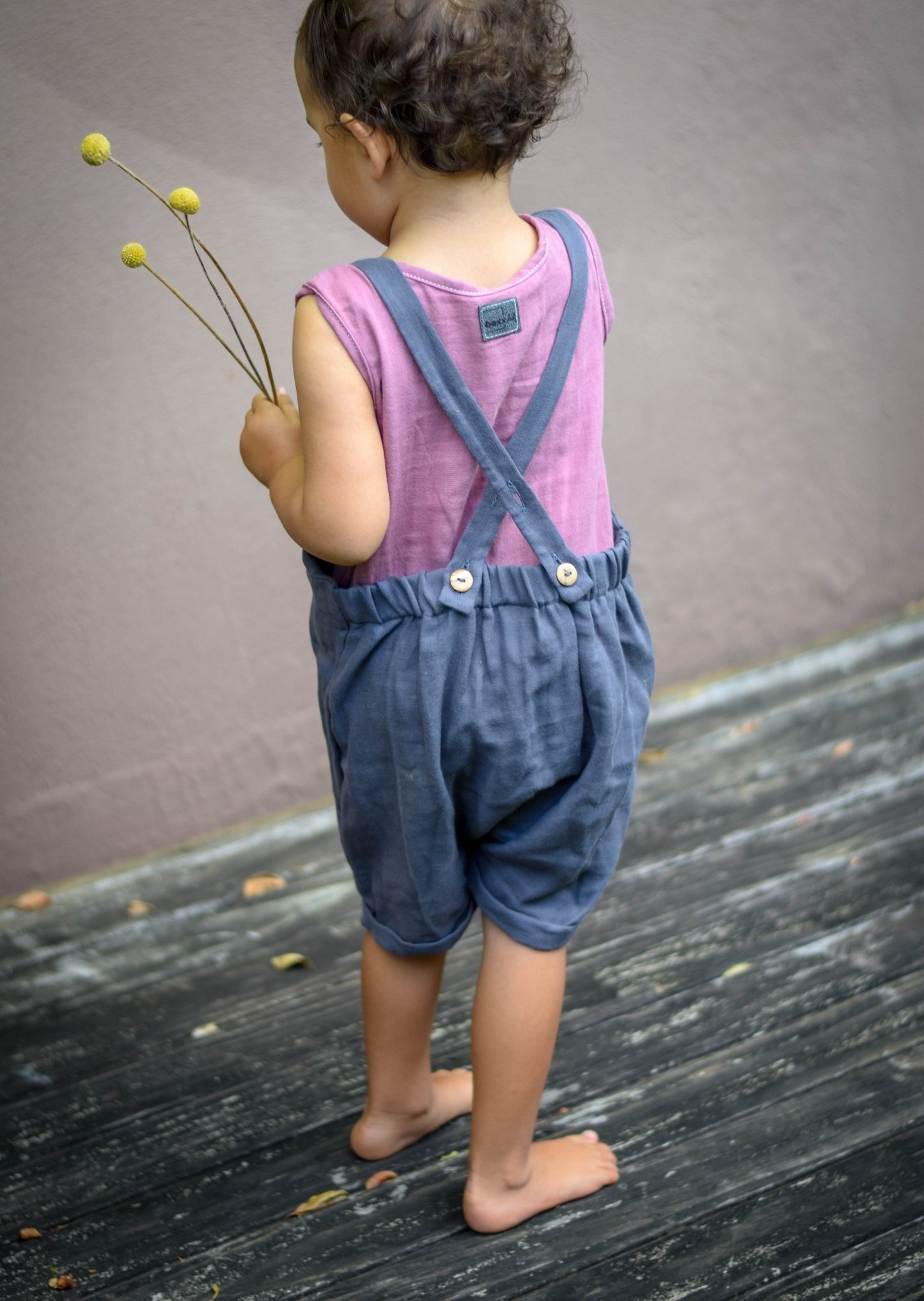 Mušelínové kraťasy s laclem