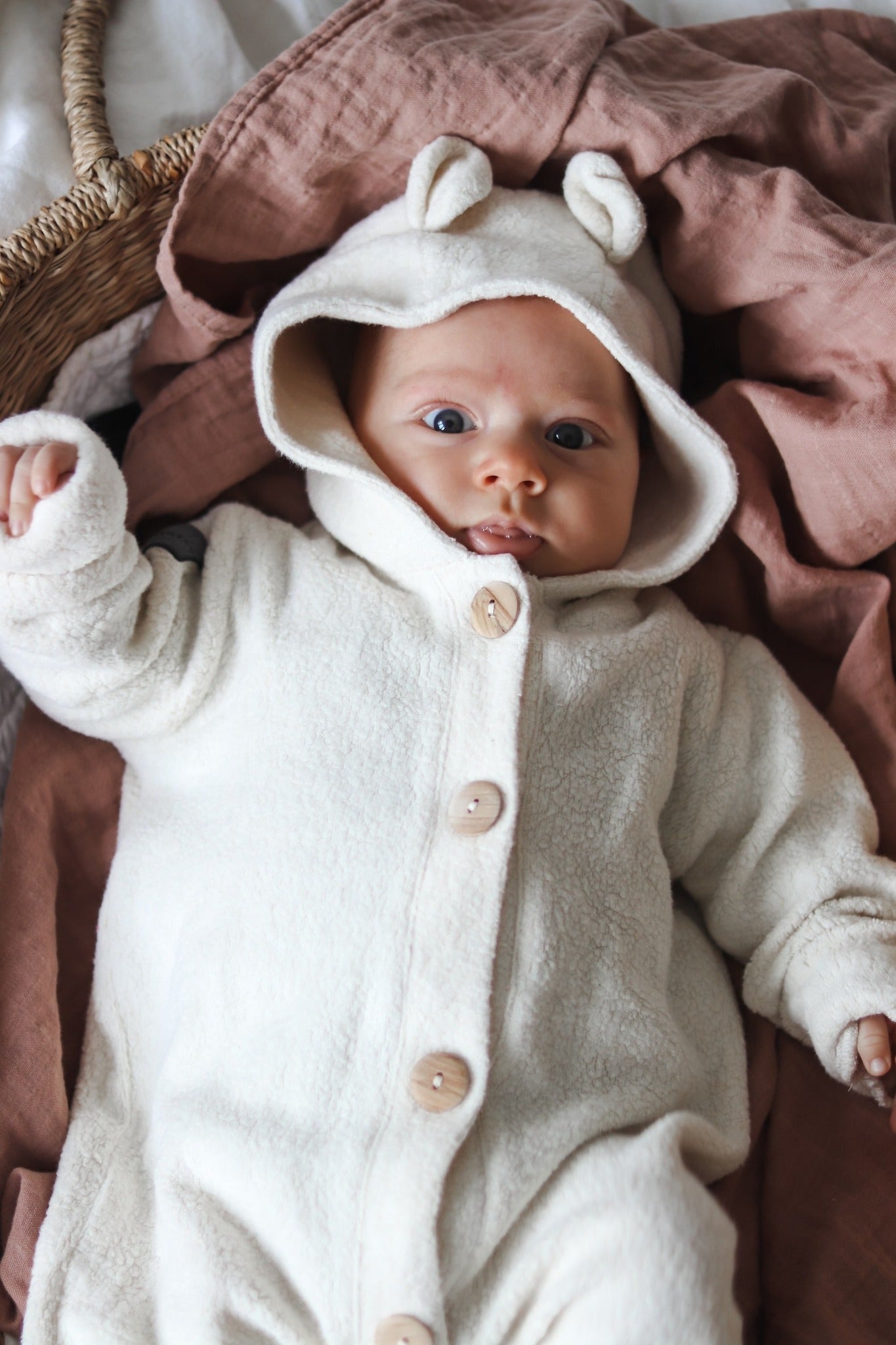 Teplý overal z bio beránku s knoflíky